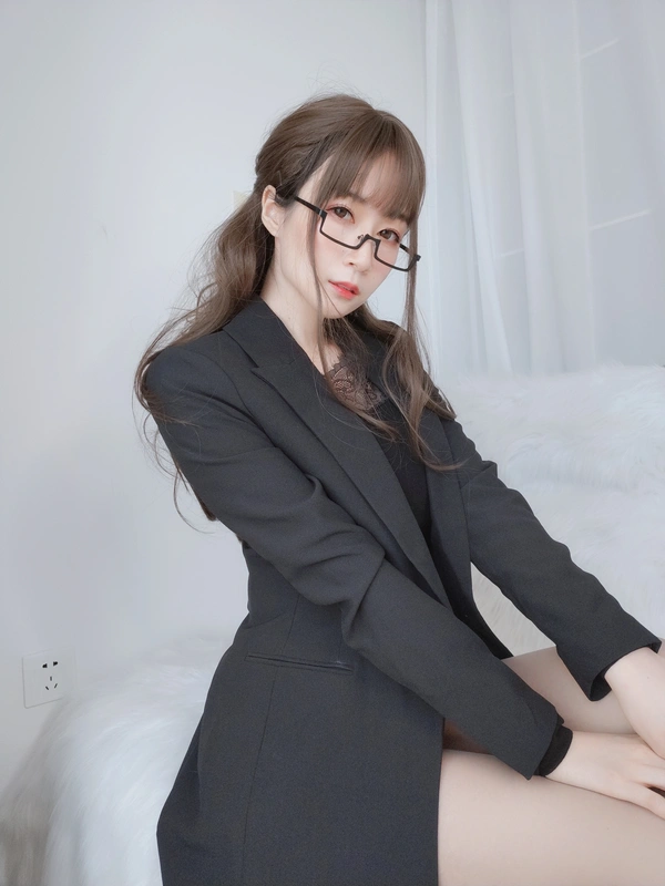 黑西服 - 白银81